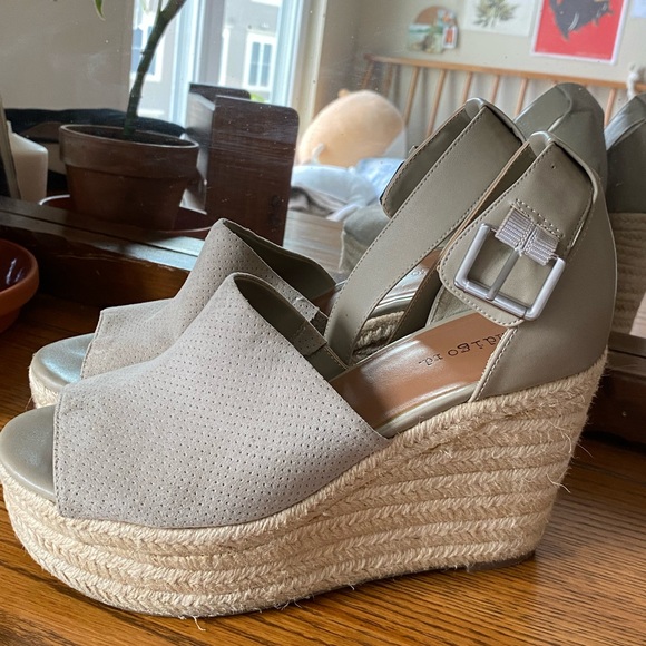 Indigo Shoes - Platform heels super trendy
